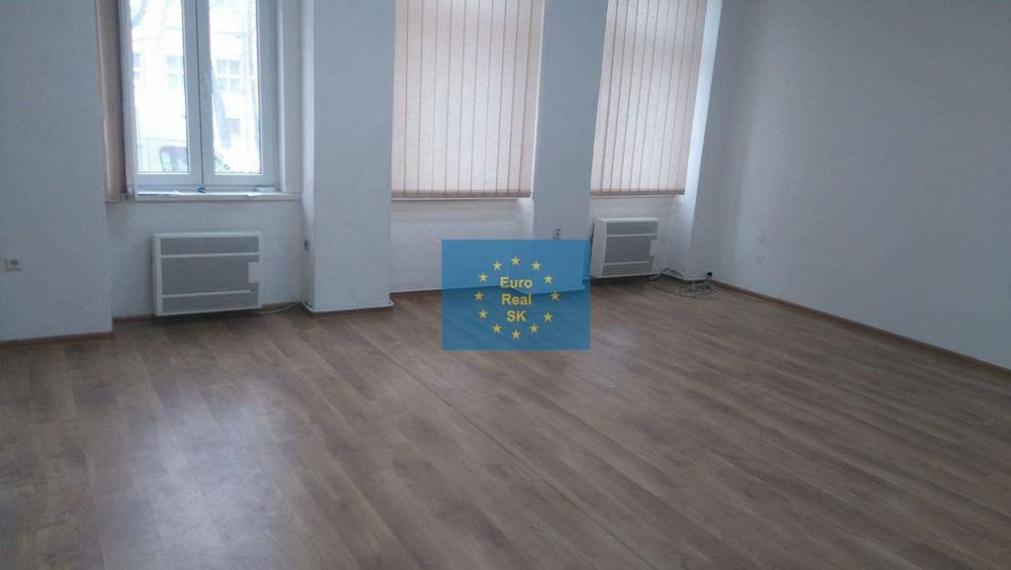 Prenajmeme v Košiciach - Moyzesova ul.  rekonštruované obchodné ( kancelárske ) priestory, 154 m2, parkovanie pre 2 mot. vozidlá