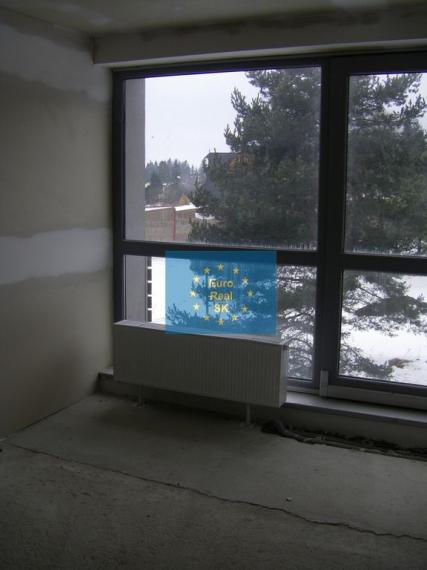 Predáme vo Vysokých Tatrách - Tatranská Štrba,   rekreačné zariadenie ( bytový dom, 53 bytov) , pozemok 12.565 m2, všetky IS, možnosť  ďalšej zástavby ( 33 bytov), firemné vlastníctvo.