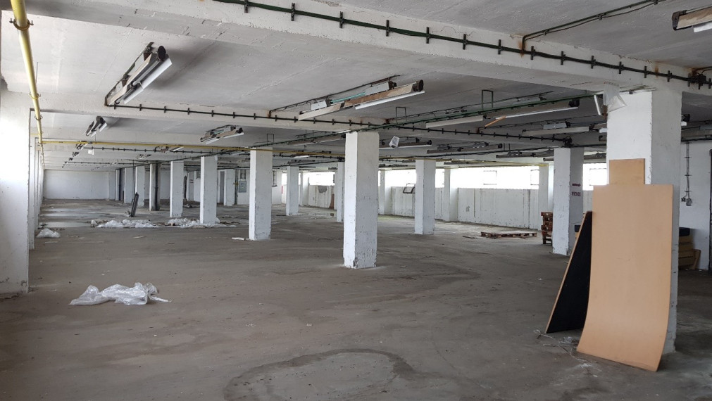 Sereď : Predaj skladového objektu 3.824 m2 ( 3 podlažný sklad, rampa) na pozemku o výmere 4.633 m2, firemné vlastníctvo.