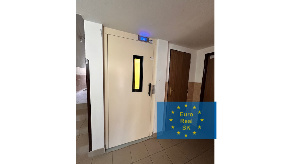 ZNÍŽENÁ CENA Predaj 3 izb byt v KE - Južná trieda, pôvodný stav, výmera 73 m2, loggia.