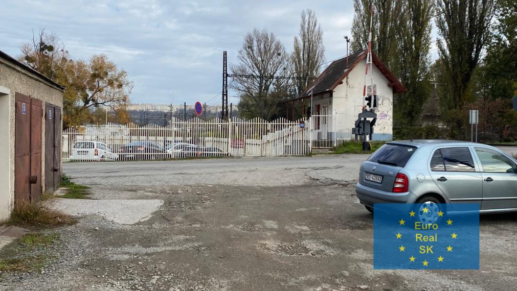 Prenájom garáže Košice - Juh, Jantárová ul., pôvodný stav.