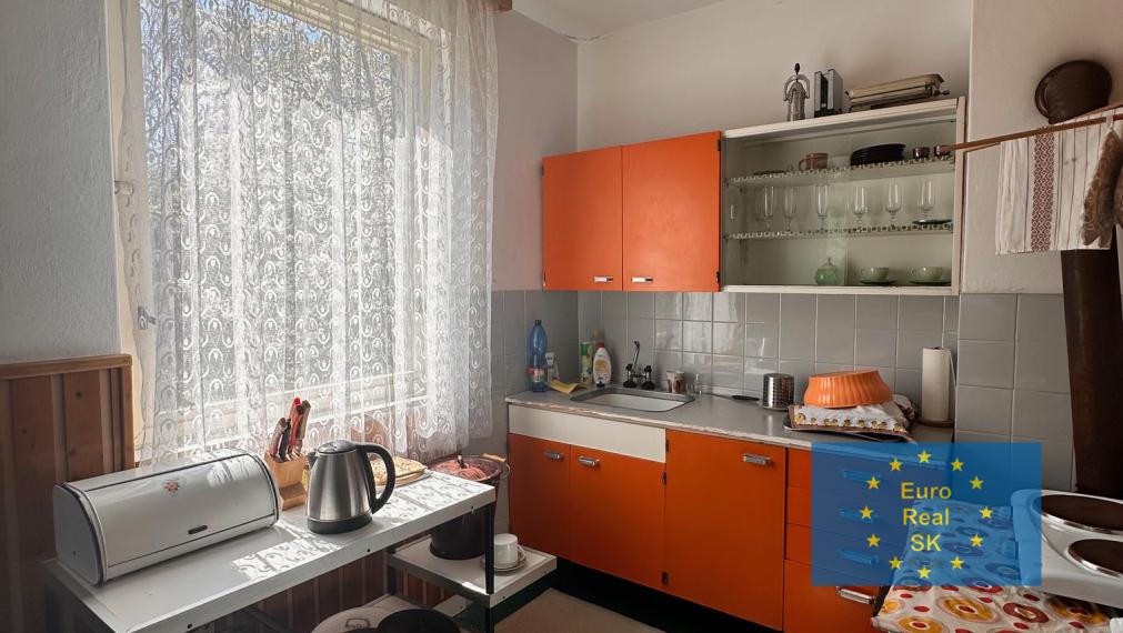 Predaj rekreačnej chaty s veľkou záhradou, Vyšné Opátske - Včelia paseka, zachovalý pôvodný stav,