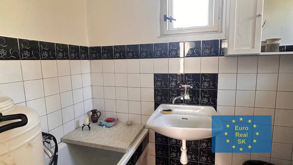 Predaj rekreačnej chaty s veľkou záhradou, Vyšné Opátske - Včelia paseka, zachovalý pôvodný stav,