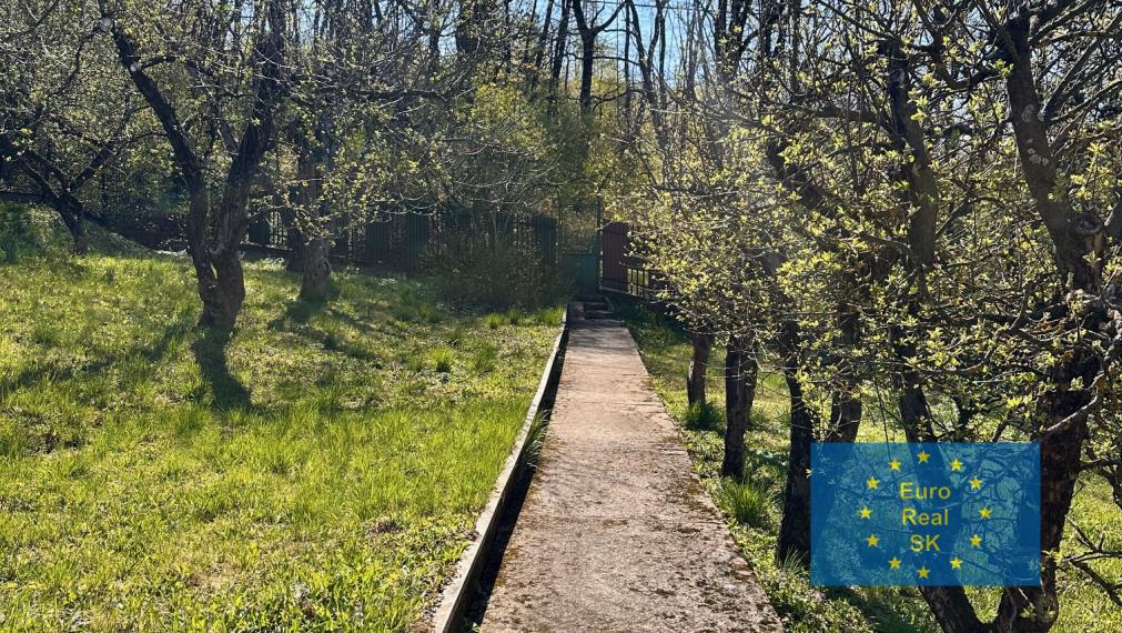 Predaj rekreačnej chaty s veľkou záhradou, Vyšné Opátske - Včelia paseka, zachovalý pôvodný stav,