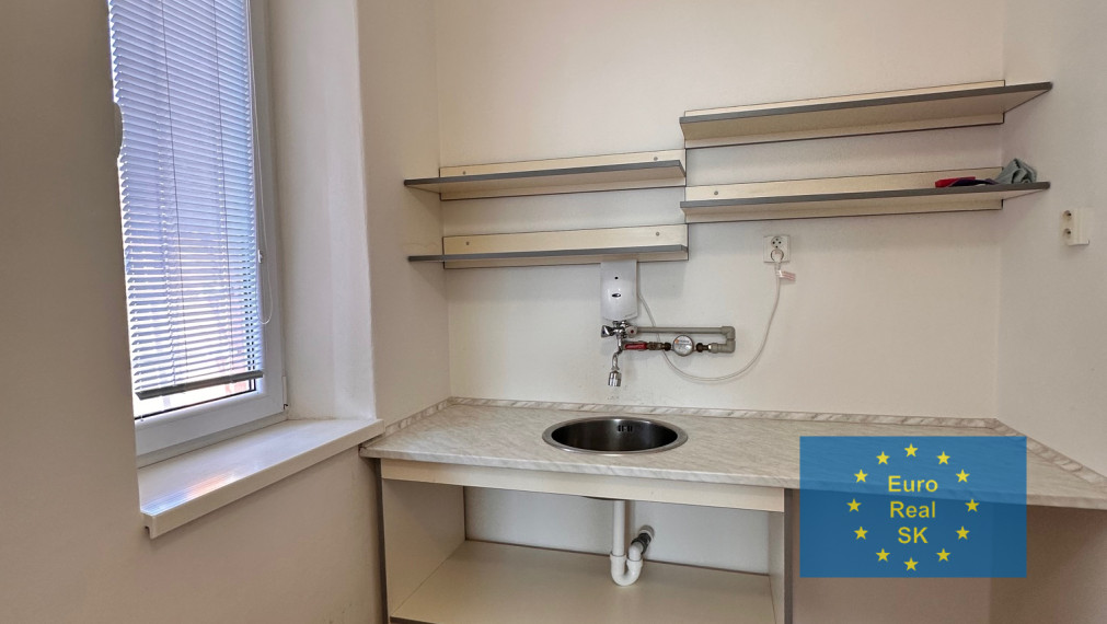Prenájom obch. priestorov v KE - Centrum, Rázusová ulica, výmera 90 m2.