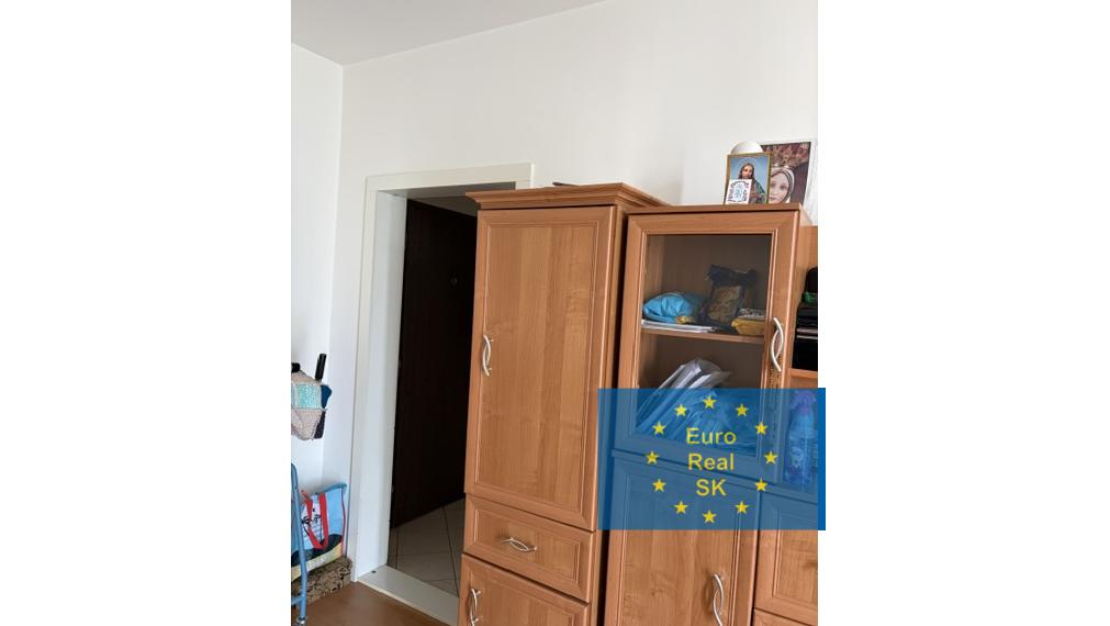 Predaj rekonštruovaného jednoizbového bytu s balkónom o výmere 42 m2, Varšavská ul. ( sídlisko Ťahanovce ), Košice