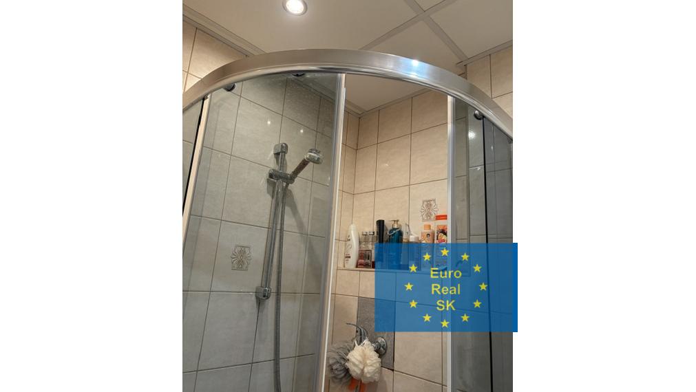 Predaj rekonštruovaného jednoizbového bytu s balkónom o výmere 42 m2, Varšavská ul. ( sídlisko Ťahanovce ), Košice