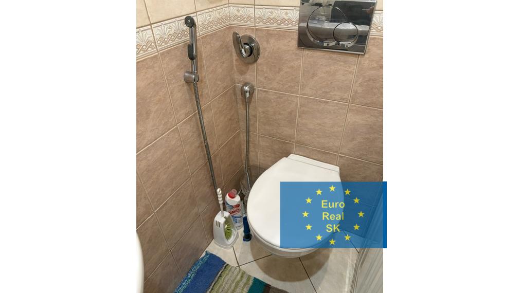 Predaj rekonštruovaného jednoizbového bytu s balkónom o výmere 42 m2, Varšavská ul. ( sídlisko Ťahanovce ), Košice