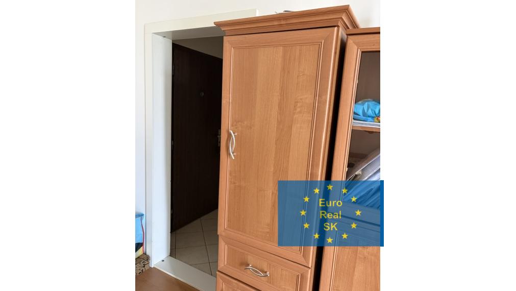 Predaj rekonštruovaného jednoizbového bytu s balkónom o výmere 42 m2, Varšavská ul. ( sídlisko Ťahanovce ), Košice