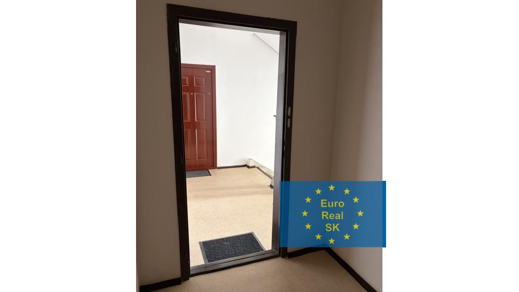 Predaj rekonštruovaného jednoizbového bytu s balkónom o výmere 42 m2, Varšavská ul. ( sídlisko Ťahanovce ), Košice