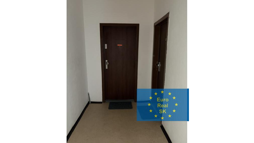 Predaj rekonštruovaného jednoizbového bytu s balkónom o výmere 42 m2, Varšavská ul. ( sídlisko Ťahanovce ), Košice
