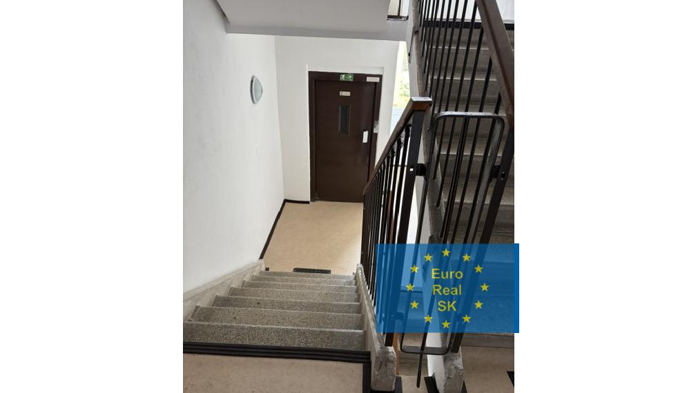 Predaj rekonštruovaného jednoizbového bytu s balkónom o výmere 42 m2, Varšavská ul. ( sídlisko Ťahanovce ), Košice