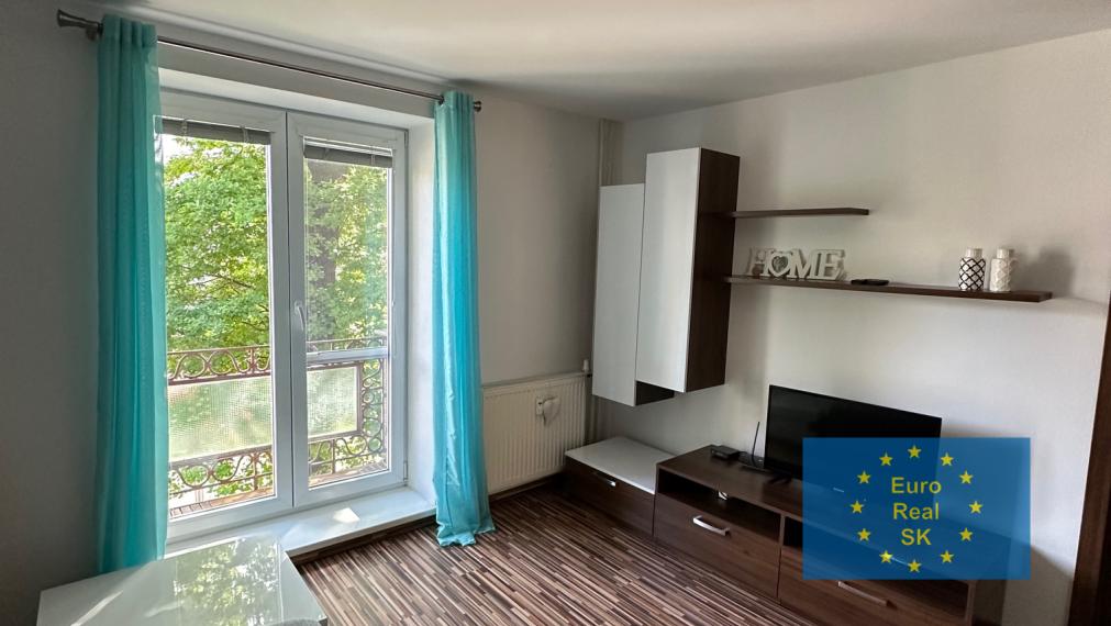 Prenájom 2 izb bytu Košíce Juh, po rekonštrukcii, zariadený, balkón.