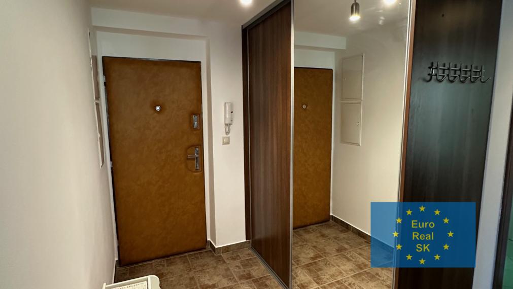 Prenájom 2 izb bytu Košíce Juh, po rekonštrukcii, zariadený, balkón.