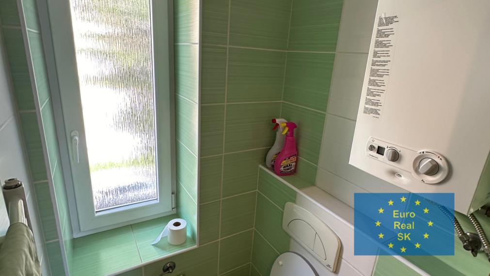 Prenájom 2 izb bytu Košíce Juh, po rekonštrukcii, zariadený, balkón.