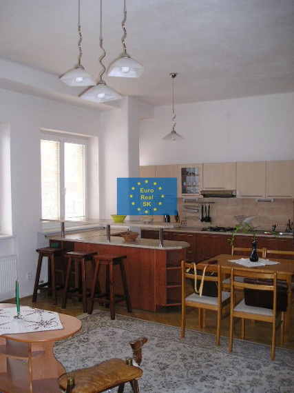 2 izb. byt KE - Štúrova ul., zariadený po rekonštrukcii