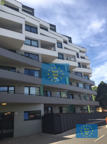 Prenájom 2 izb. byt KE - Centrum, rezidencia Pri radnici, zariadený, parkovanie.