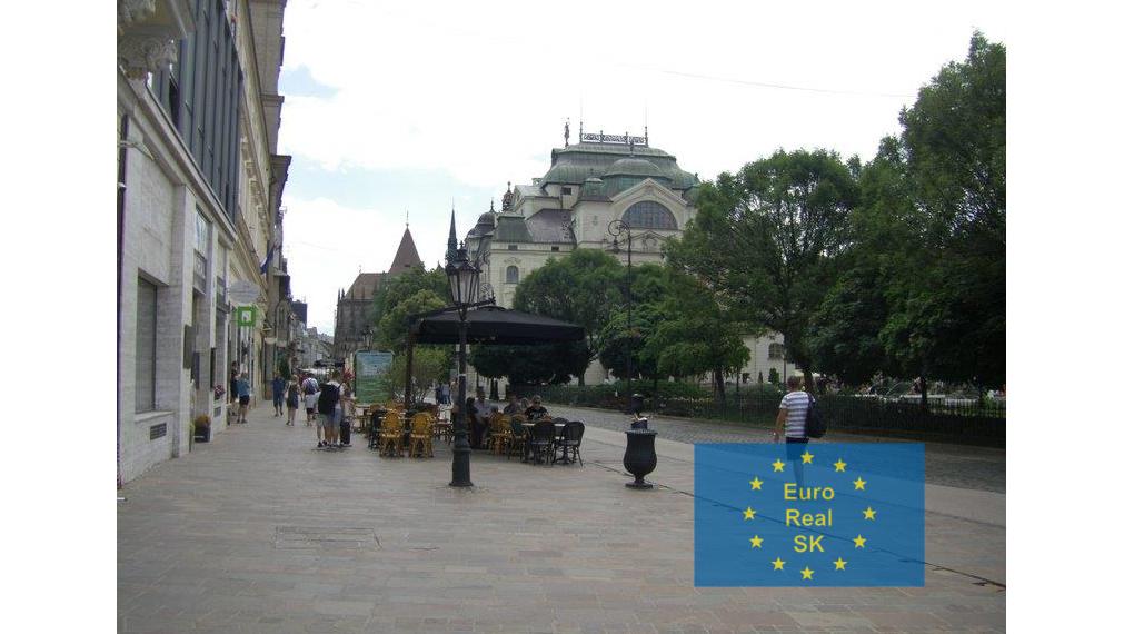 Prenájom obchodného priestoru v KE - Hlavná ul., 52 m2, prízemie.