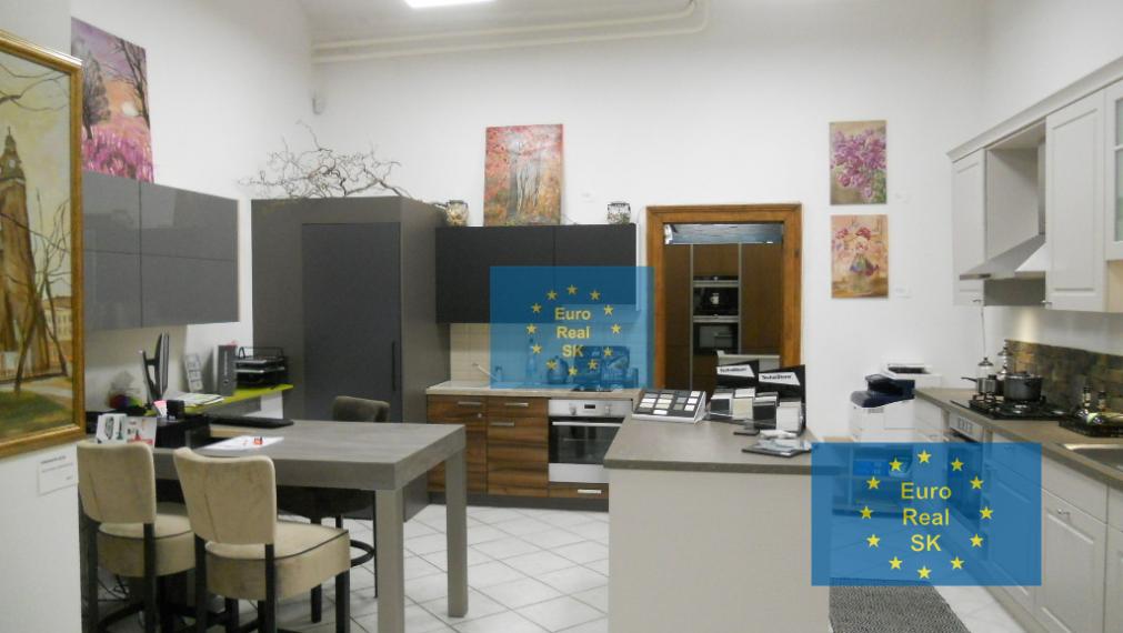 Na prenájom rekonštruovaný nebytový priestor Košice centrum, 80 m2,  na prízemí, s výkladom vhodný pre obchod, služby