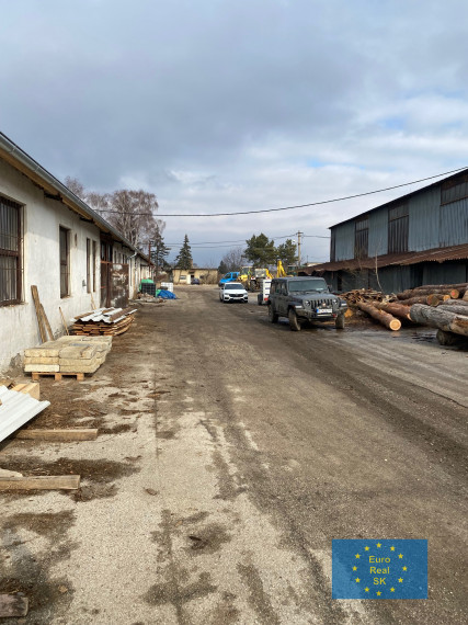 Predám halu v KE - Okolie, obec Svinica, výmera 330 m2, 5 km od diaľnice.