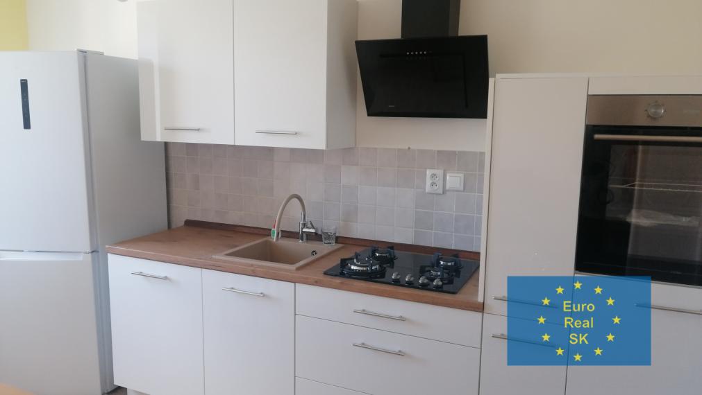 Na prenájom 2 izbový byt, Zimná ulica, v blízkosti CENTRA Košíc, vysokých škôl,, rekonštruovaný, zariadený