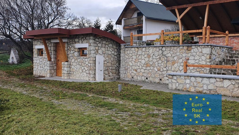 Predaj grófskej tufovej podzemnej vinnej pivnice v tokajskej oblasti, Veľká Tŕňa, osobné vlastníctvo, národná kultúrna pamiatka