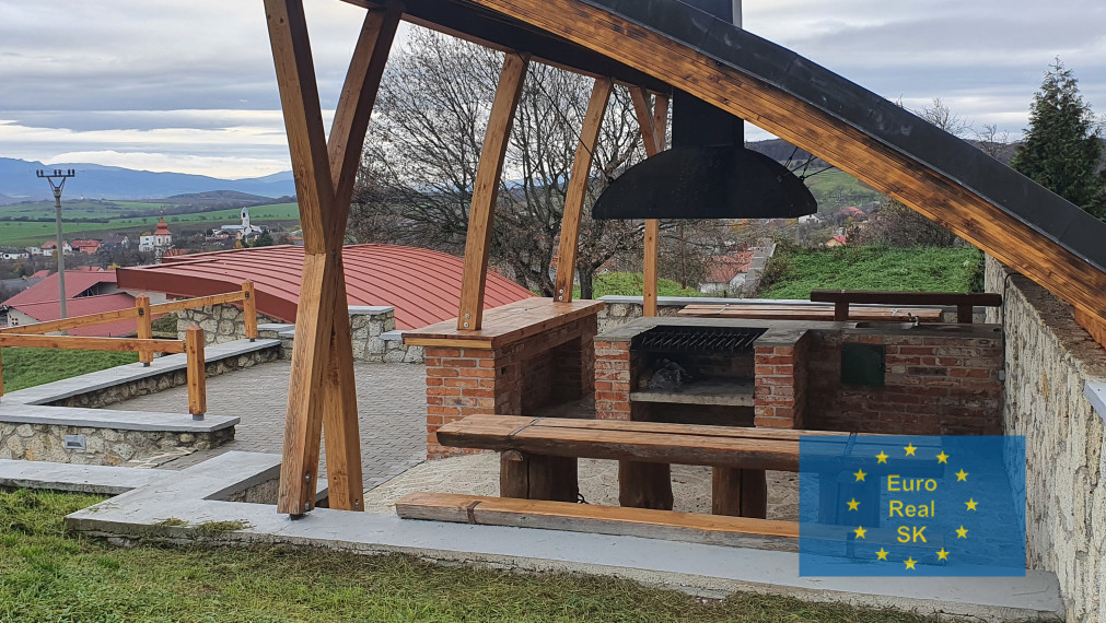 Predaj grófskej tufovej podzemnej vinnej pivnice v tokajskej oblasti, Veľká Tŕňa, osobné vlastníctvo, národná kultúrna pamiatka