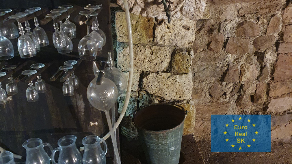 Predaj grófskej tufovej podzemnej vinnej pivnice v tokajskej oblasti, Veľká Tŕňa, osobné vlastníctvo, národná kultúrna pamiatka