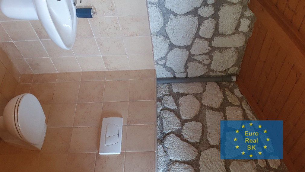 Predaj grófskej tufovej podzemnej vinnej pivnice v tokajskej oblasti, Veľká Tŕňa, osobné vlastníctvo, národná kultúrna pamiatka