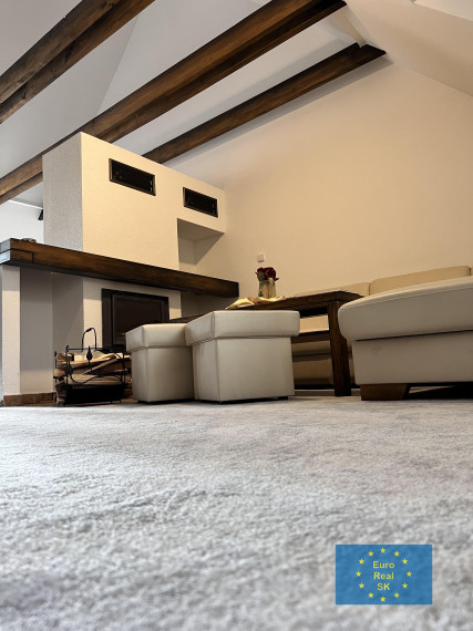 Vysoké Tatry, centrum Tatranskej Lomnice, predaj rekonštruovaného zariadeného apartmánu o výmere 55,5 m2, dohoda možná