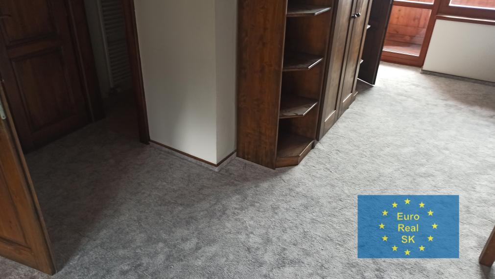 Vysoké Tatry, centrum Tatranskej Lomnice, predaj rekonštruovaného zariadeného apartmánu o výmere 55,5 m2, dohoda možná