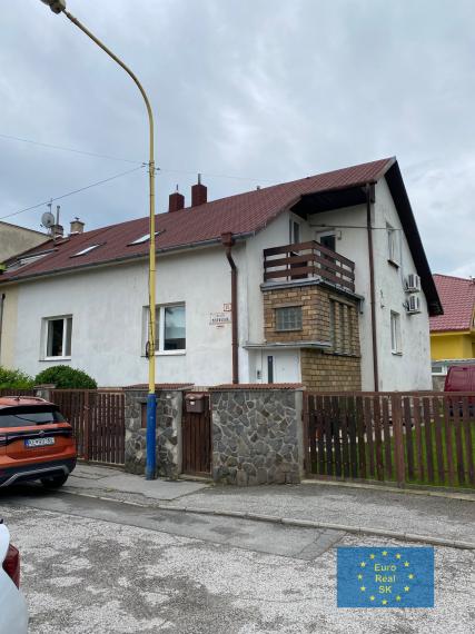 Ponúkam na prenájom 3 izb. byt v rodinnom dome s vlastným vstupom, výmera 90 m2, nezariadený.