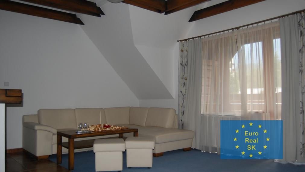 Vysoké Tatry, centrum Tatranskej Lomnice, predaj rekonštruovaného zariadeného apartmánu o výmere 55,5 m2, dohoda možná
