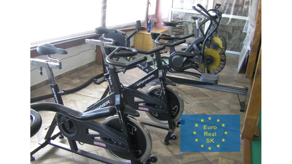 Vysoké Tatry, centrum Tatranskej Lomnice, predaj rekonštruovaného zariadeného apartmánu o výmere 55,5 m2, dohoda možná