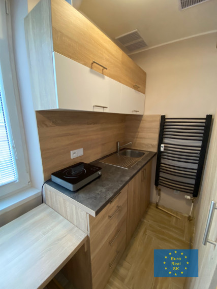 Ponúkam na predaj garsónku v KE - Centrum, Kustrova ul., výmera 22 m2, bez loggie