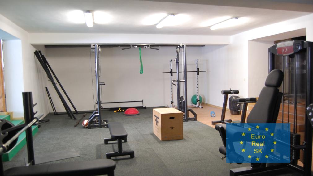 Vysoké Tatry, centrum Tatranskej Lomnice, predaj rekonštruovaného zariadeného apartmánu o výmere 55,5 m2, dohoda možná