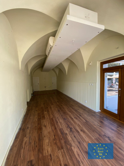 Prenájom obchodného priestoru KE - Hlavná ul., prízemie, 50 m2.
