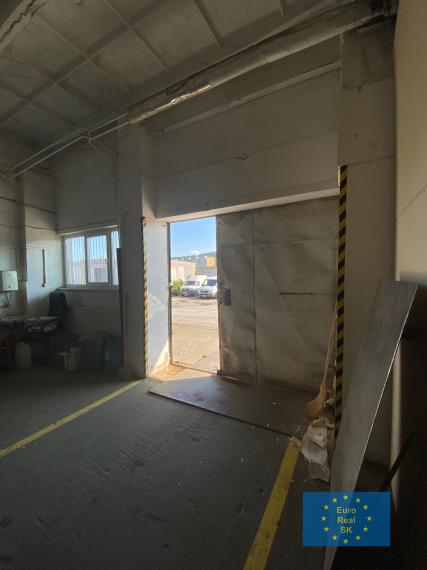 Košice - prenájom skladovej plochy 1.500 m2 v Košiciach, (Nad jazerom), rampa, kancelárie, sociálne zariadenie, možnosť prenájmu aj menšej výmery, min. 500 m2