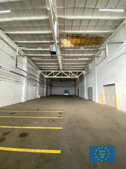 Košice - prenájom skladovej plochy 1.500 m2 v Košiciach, (Nad jazerom), rampa, kancelárie, sociálne zariadenie, možnosť prenájmu aj menšej výmery, min. 500 m2