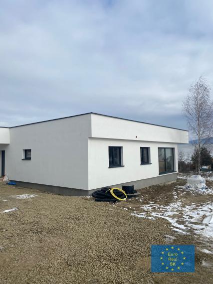 Na predaj ponúkame 5 izb. RD - Ďurďošík v novej IBV lokalite, pozemok 700 m2,