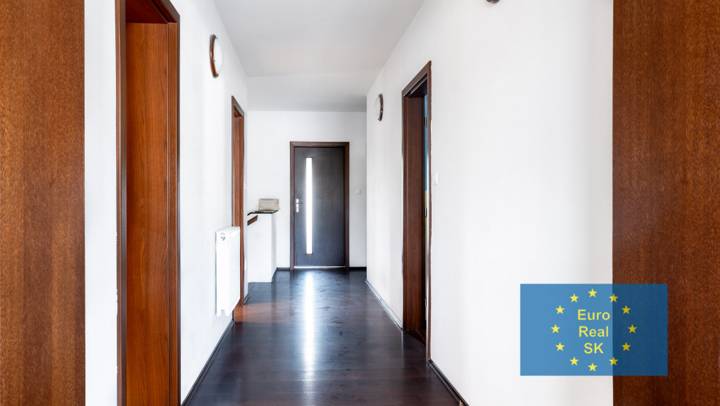 "Exkluzívne" Ponúkam na predaj veľký rodinný dom v KE - Barca v novej rezidenčnej časti.