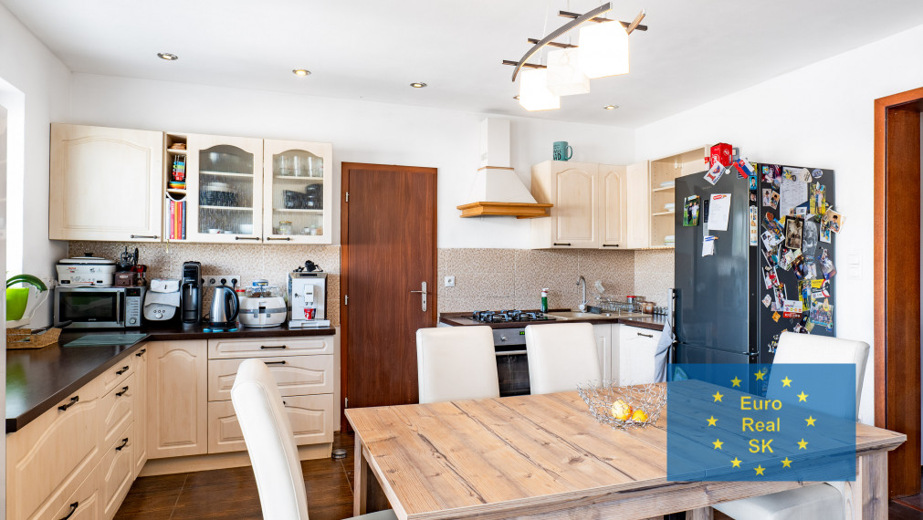 "Exkluzívne" Ponúkam na predaj veľký rodinný dom v KE - Barca v novej rezidenčnej časti.