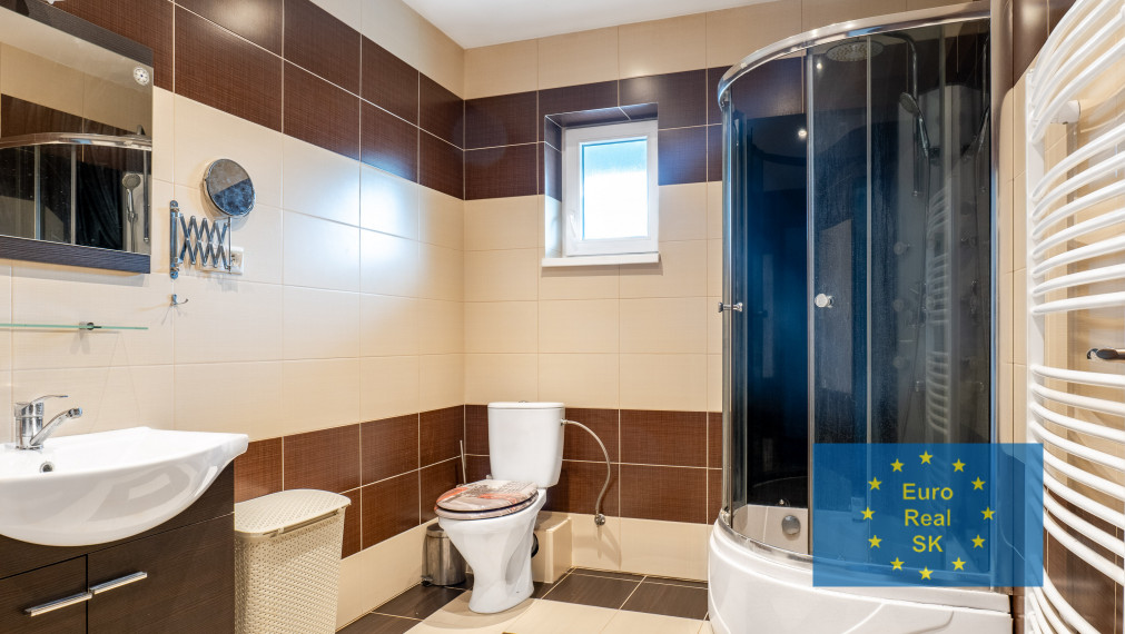 "Exkluzívne" Ponúkam na predaj veľký rodinný dom v KE - Barca v novej rezidenčnej časti.