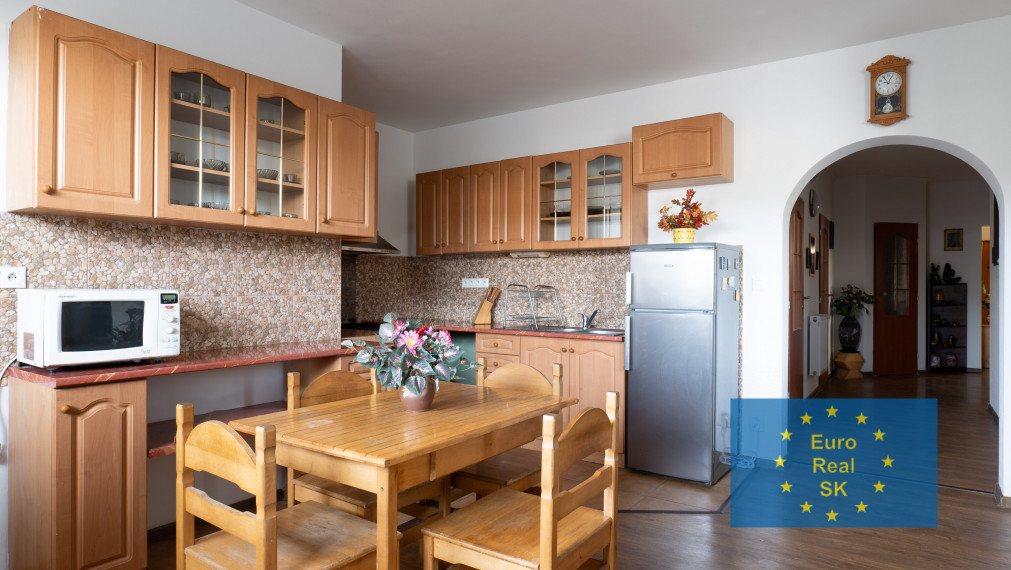 "Exkluzívne" Ponúkam na predaj veľký rodinný dom v KE - Barca v novej rezidenčnej časti.