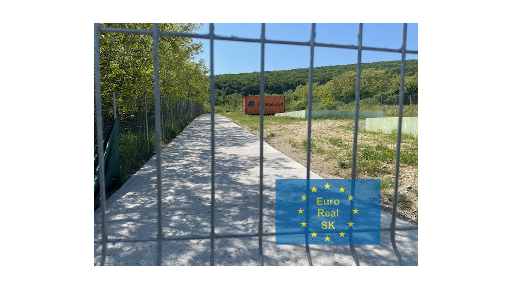 Predáme v Bratislave-Nové Mesto, k.ú. Vinohrady ( Koziarka ) stavebný pozemok o výmere 1.694 m2 ( 20x84,7m).