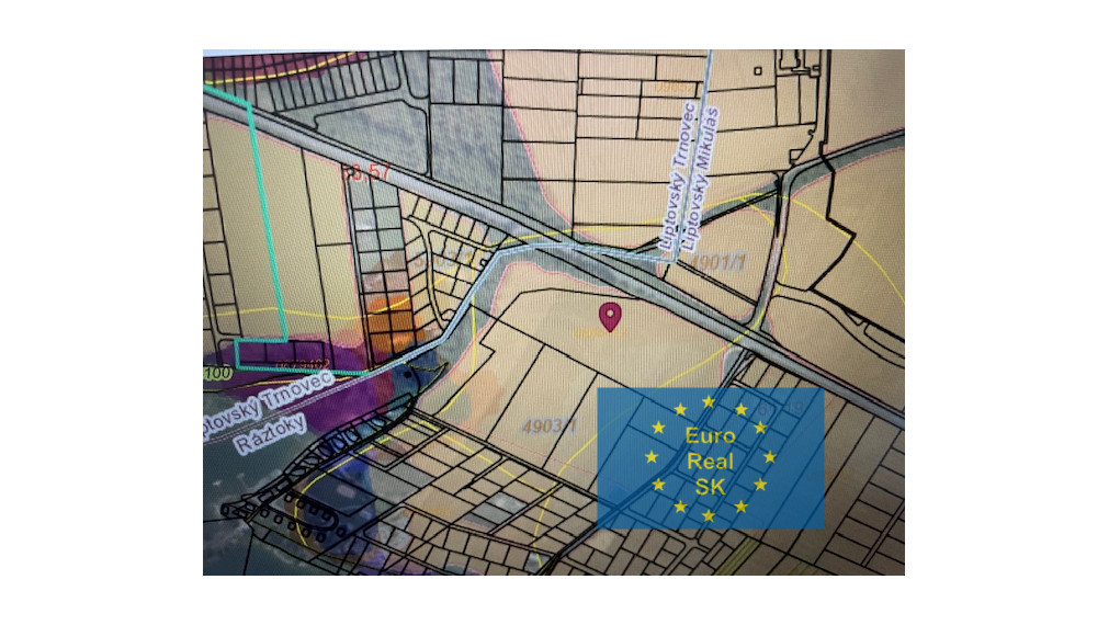 Predáme v Liptovskom Mikuláši - Ráztoky ( vodná nádrž Liptovská Mara ), pozemky  o celkovej výmere 40.094 m2, osobné vlastníctvo