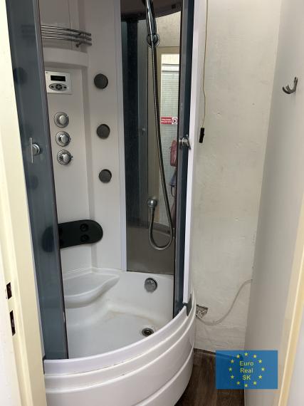 Prenajmeme v Košiciach, Moyzesova ul.  kancelárske priestory, parkovanie pre viac vozidiel