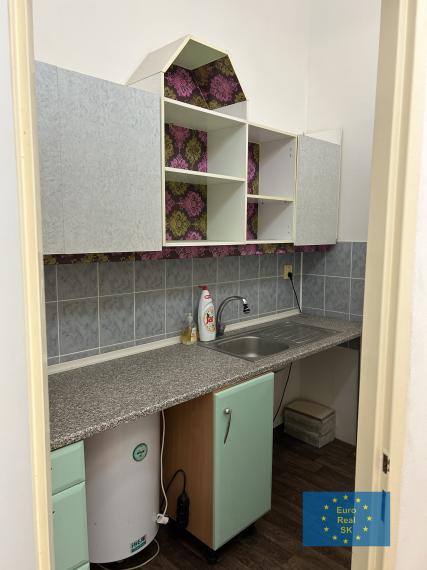 Prenajmeme v Košiciach, Moyzesova ul.  kancelárske priestory, parkovanie pre viac vozidiel