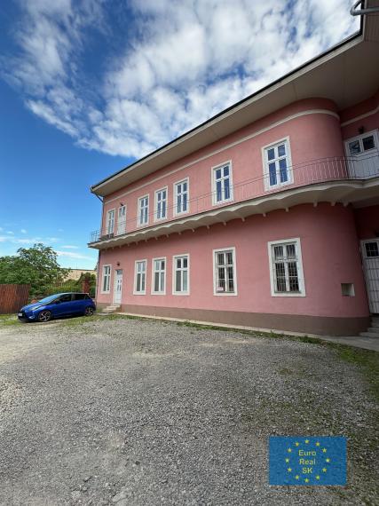 Prenajmeme v Košiciach, Moyzesova ul.  kancelárske priestory, parkovanie pre viac vozidiel