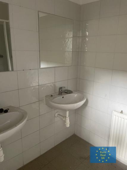 Košice prenájom výrobno-skladových priestorov, 2x700 m2, 1.400 m2, 3.400 m2, žeriav 5 t (8t) , kancelárske priestory, parkovanie